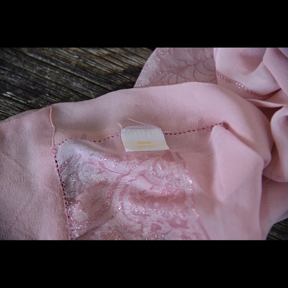 100% Silk Scarf in Delicate Pink 18 x 60 Inches approx in beautiful condition - Picture 7 of 7